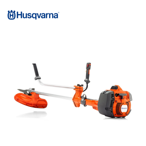 Husqvarna 545FR – versatile clearing saw for demanding professional applications.